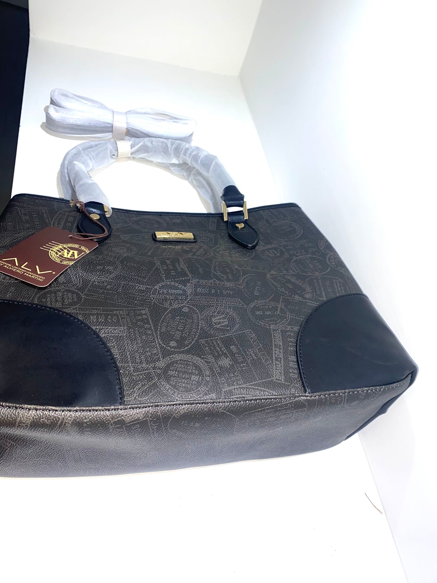 Borsa ALV by Alviero Martini - Eleganza e Originalità Italiana