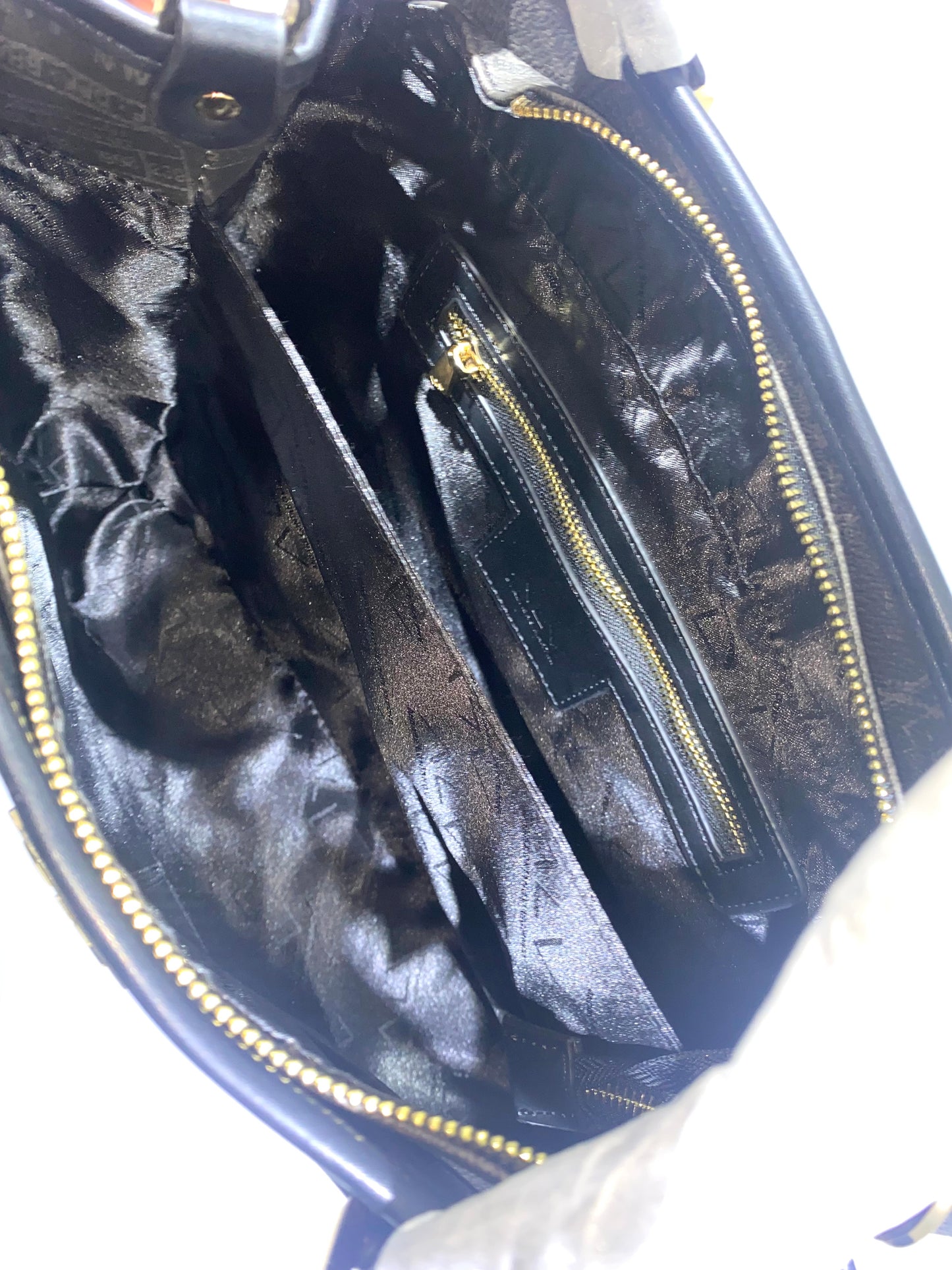 Borsa ALV by Alviero Martini - Eleganza e Originalità Italiana