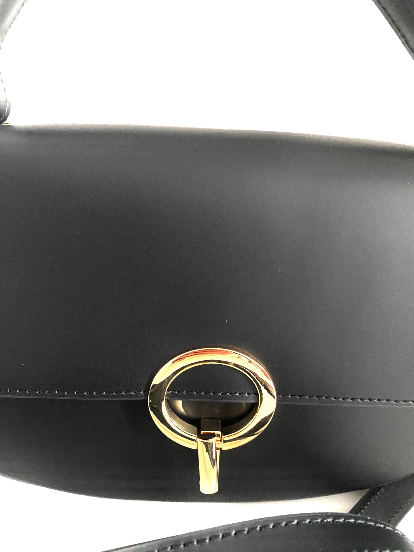 Borsa a Tracolla Elegante con Dettagli Dorati – Nera